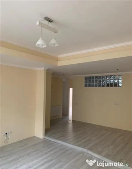 Apartament cu 4 camere decomandat în Horea