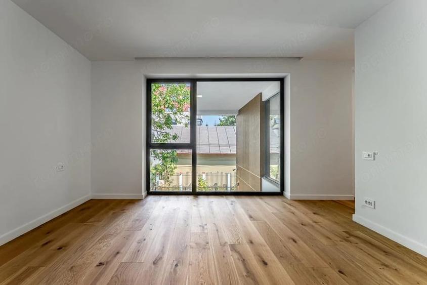 Casă cu 6 camere cu Teren 432 Mp în Băneasa