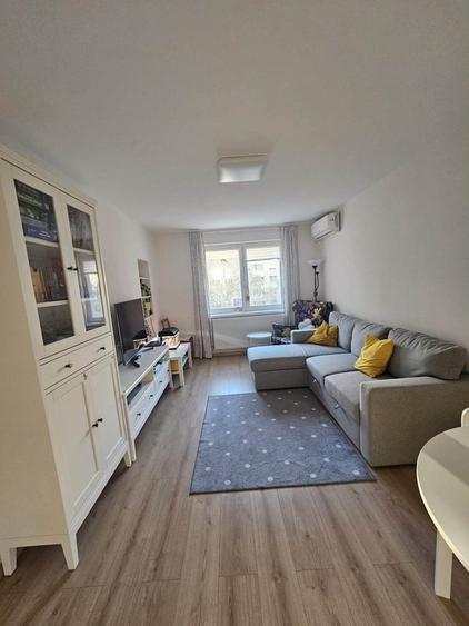 Apartament cu 3 camere decomandat în Drumul Taberei