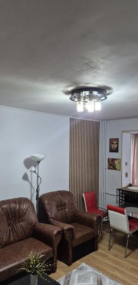 Apartament cu 3 camere decomandat, mobilat în Rahova