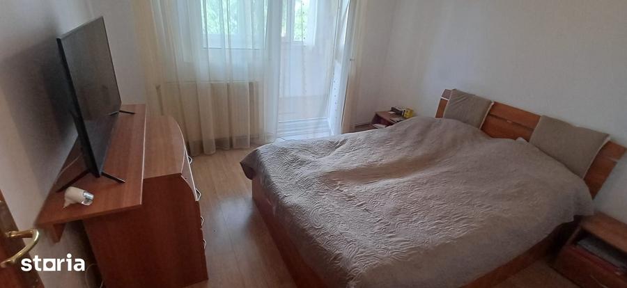 Apartament cu 3 camere decomandat în Traian