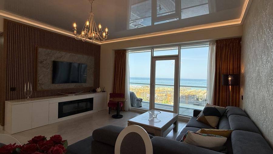 Apartament cu 3 camere decomandat, mobilat în Mamaia