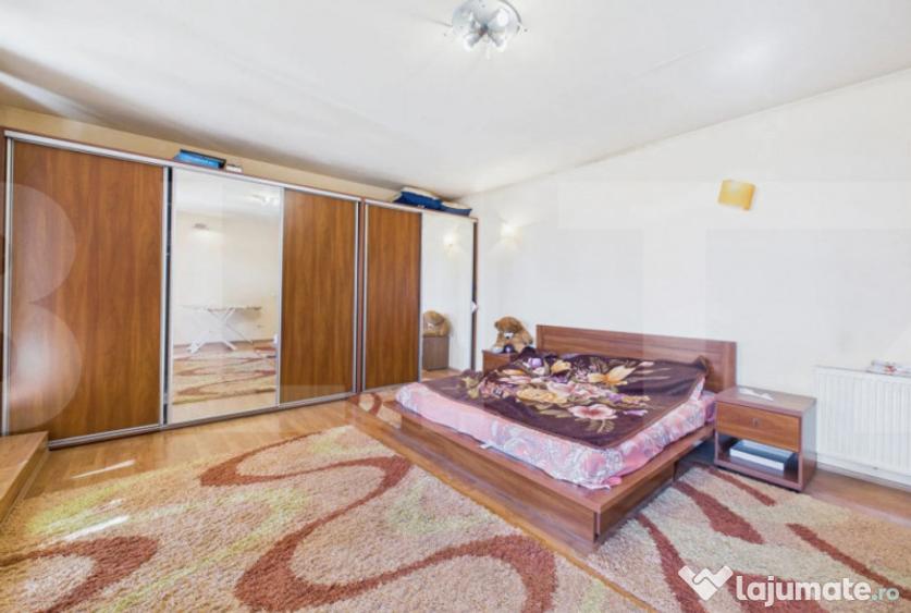 Casă cu 7 camere cu Teren 680 Mp în Mehala