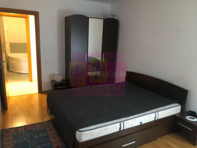 Apartament cu 3 camere decomandat, mobilat în P-ța Alba Iulia
