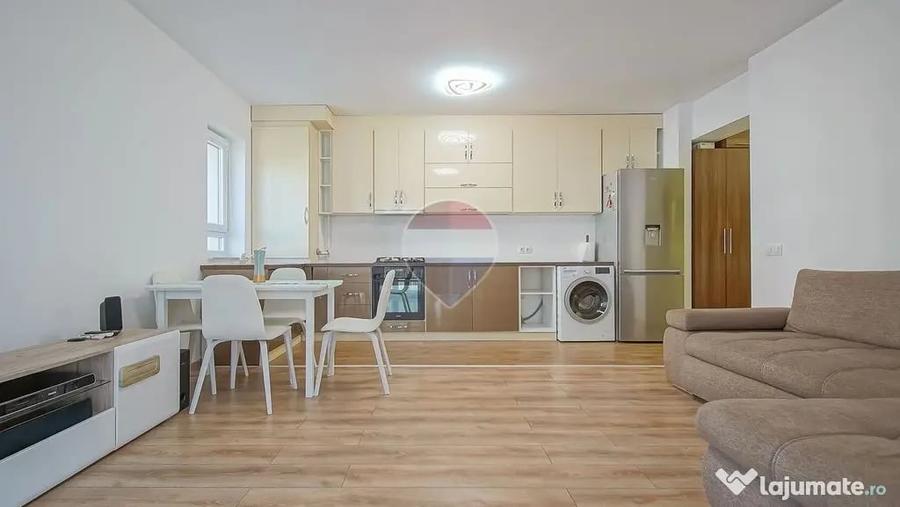 Apartament cu 3 camere decomandat în Tractorul