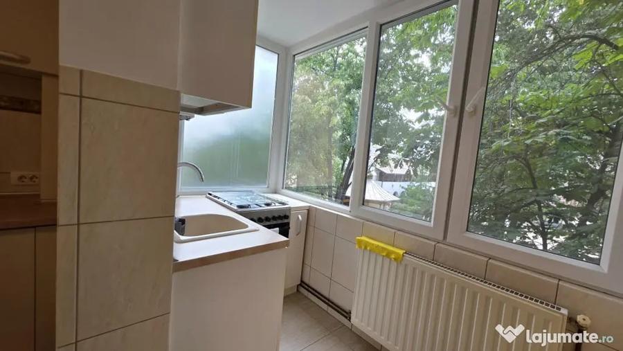 Apartament cu 3 camere decomandat în Lipovei