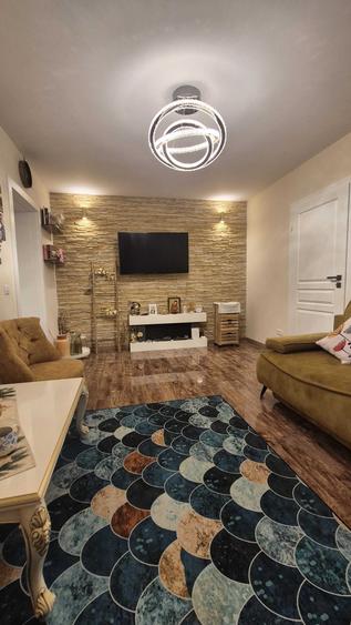 Apartament cu 3 camere semidecomandat, mobilat în Splai Bahlui