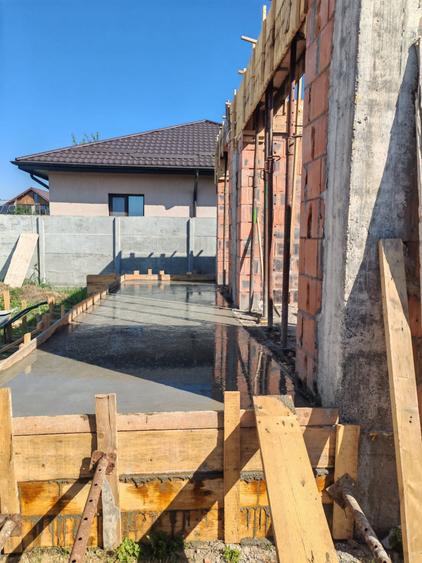 Casă individuală cu 3 camere cu Canalizare în Olteni