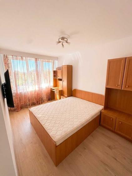 Apartament cu 3 camere decomandat în Dacia