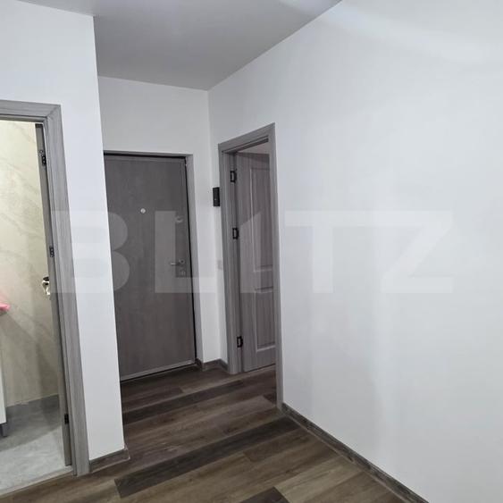 Apartament cu 3 camere semidecomandat în Micro 17