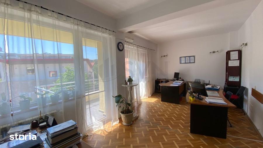 Casă cu 10 camere cu Teren 250 Mp în Herăstrău