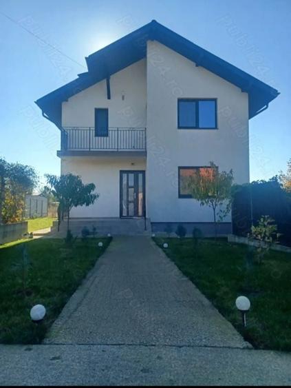 Casă cu 4 camere cu Teren 360 Mp în Balciu