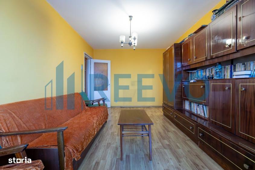 Apartament cu 3 camere semidecomandat, mobilat în Narcisa