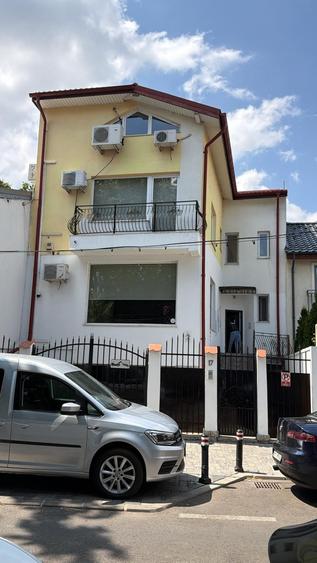 Casă individuală cu 7 camere cu Canalizare în Foișorul de Foc