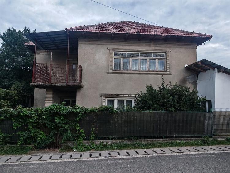Casă cu 4 camere în Cislău
