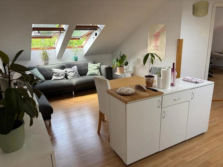 Apartament cu 3 camere semidecomandat în Central