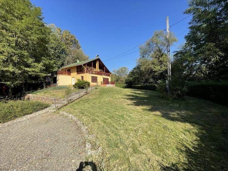 Casă cu 4 camere cu Teren 55000 Mp în Ocoliș