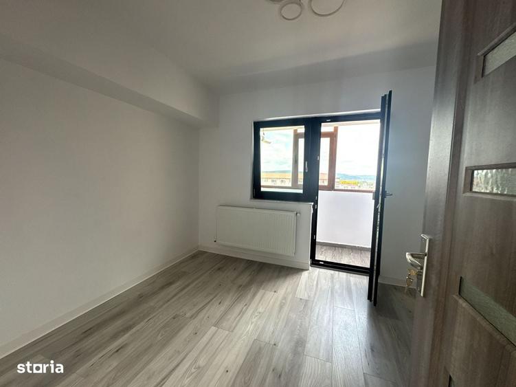 Apartament cu 4 camere decomandat în Prundu