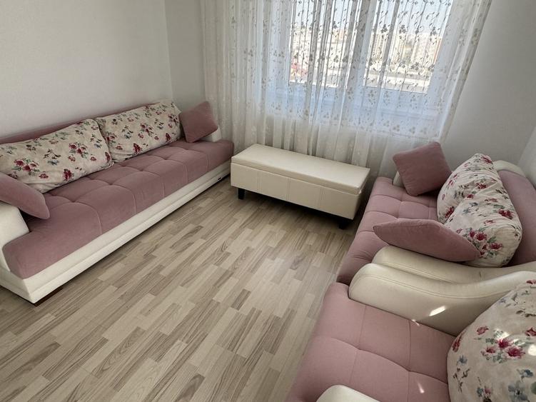 Apartament cu 3 camere semidecomandat în Titan