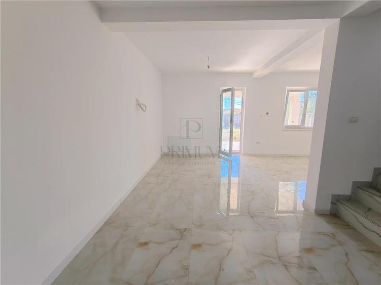 Duplex cu 3 camere cu Canalizare în Moșnița Nouă