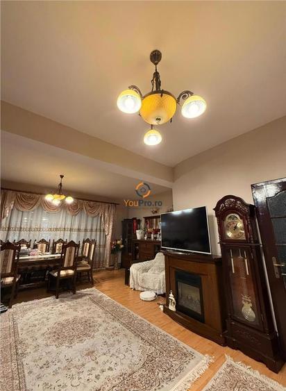 Casă cu 9 camere cu Teren 300 Mp în Lunei