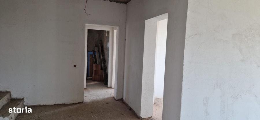 Casă cu 4 camere cu Teren 2700 Mp în Fălticeni