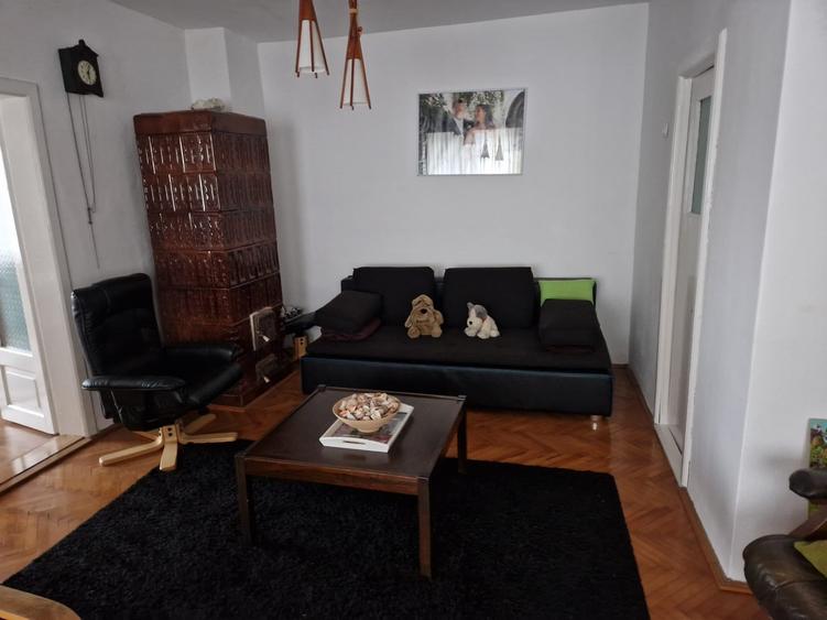 Casă individuală cu 5 camere cu Canalizare în Ernei