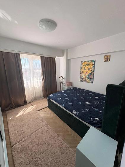 Apartament cu 4 camere decomandat în Central
