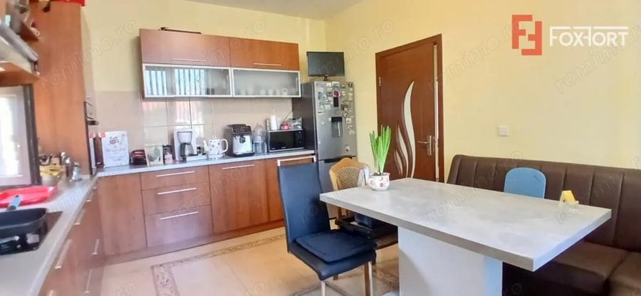 Casă cu 5 camere cu Teren 526 Mp în Ronaț