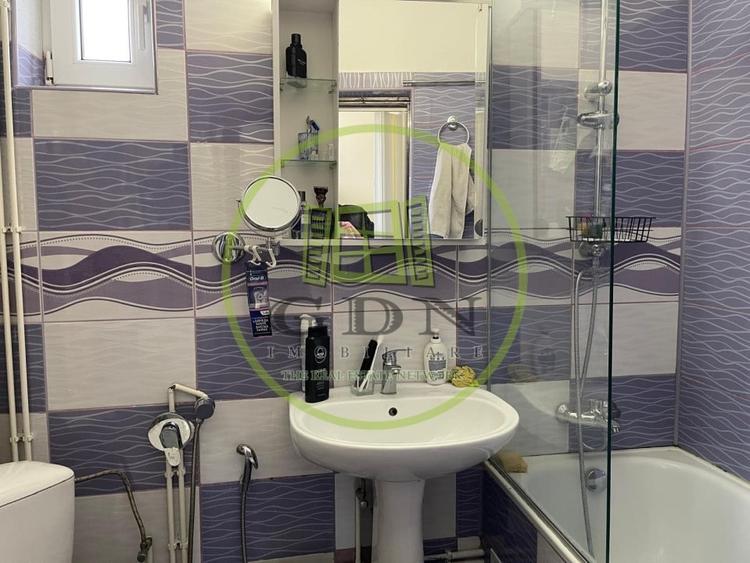 Casă individuală cu 6 camere cu Canalizare în Central