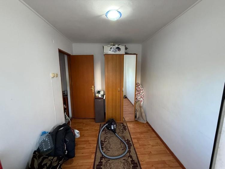Apartament cu 3 camere decomandat în Milcov