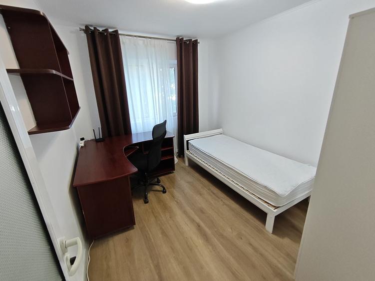 Apartament cu 3 camere decomandat în Alexandru cel Bun
