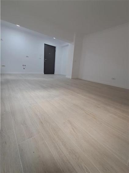 Apartament cu 2 camere semidecomandat în Dămăroaia