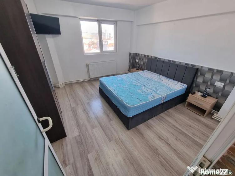 Apartament cu 3 camere decomandat, mobilat în Trocadero