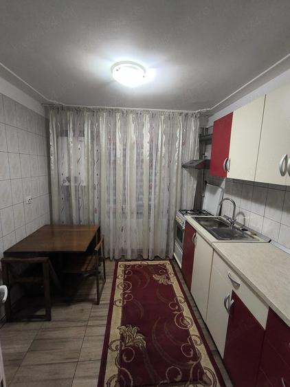 Apartament cu 3 camere decomandat în Mircea cel Bătrân