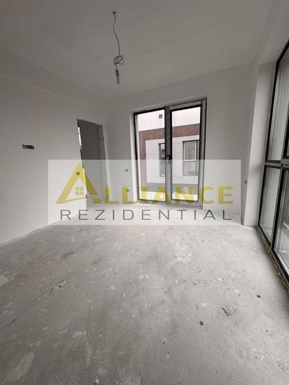 Casă individuală cu 3 camere decomandat cu Canalizare în Central