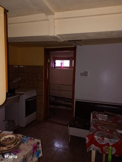 Casă cu 5 camere cu Teren 1000 Mp în Berislăvești