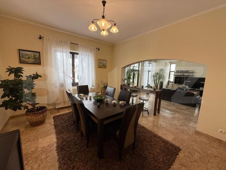 Casă individuală cu 8 camere cu Piscina în Mușcel
