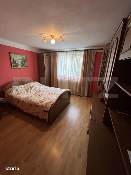 Casă cu 10 camere cu Teren 1300 Mp în Central