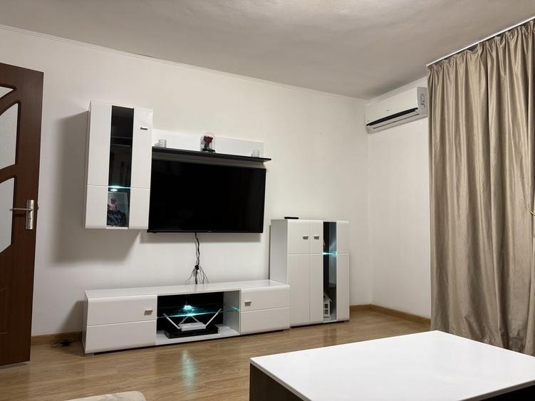 Apartament cu 2 camere decomandat în Basarabia