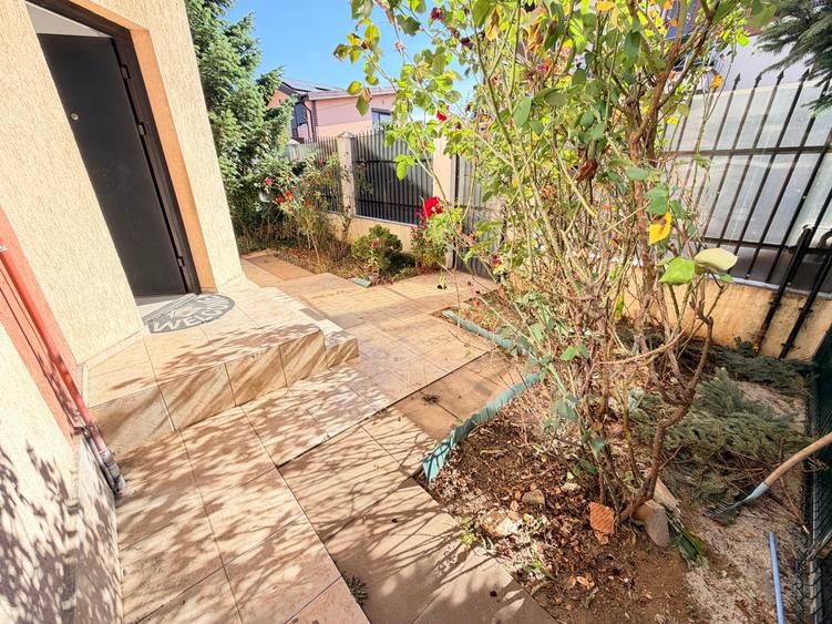 Duplex cu 4 camere cu Canalizare în Central