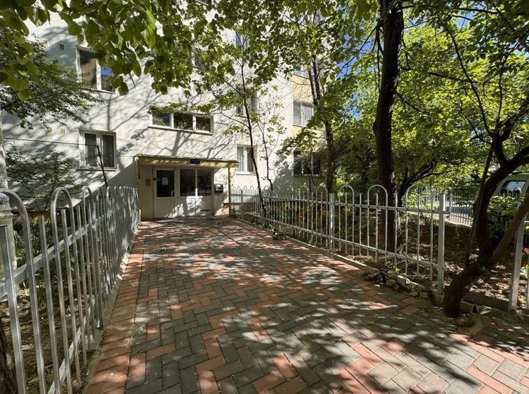 Apartament cu 3 camere semidecomandat, mobilat în Sălăjan