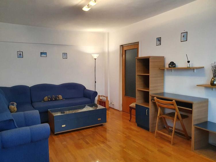 Apartament cu 2 camere decomandat în Moșilor