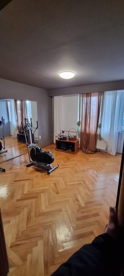 Casă individuală cu 6 camere cu Garaj în Central
