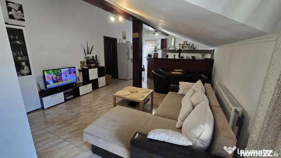 Apartament cu 3 camere semidecomandat în Central