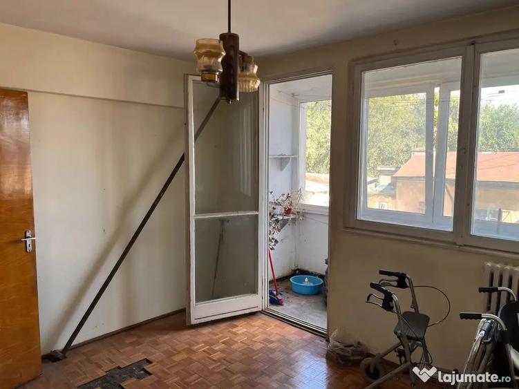 Apartament cu 2 camere decomandat în Cantemir