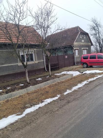 Casă cu 4 camere în Buteni