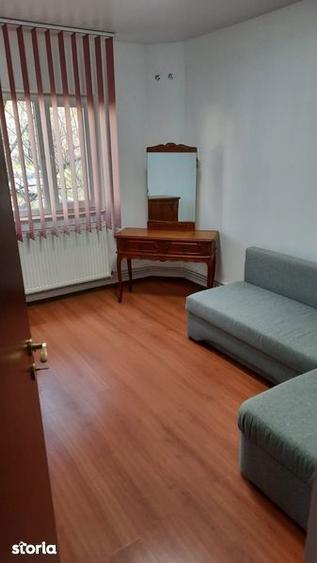 Apartament cu 4 camere decomandat în Central