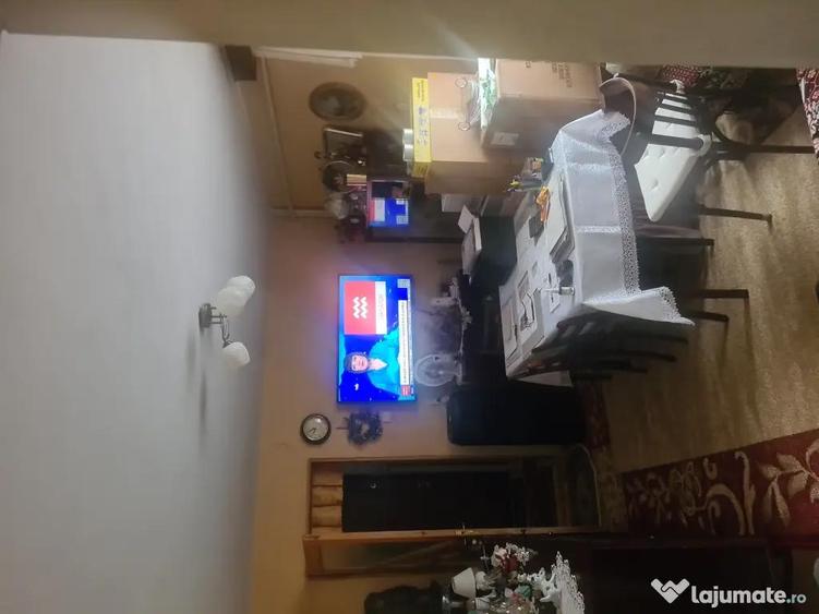 Apartament cu 3 camere semidecomandat în Exterior Vest