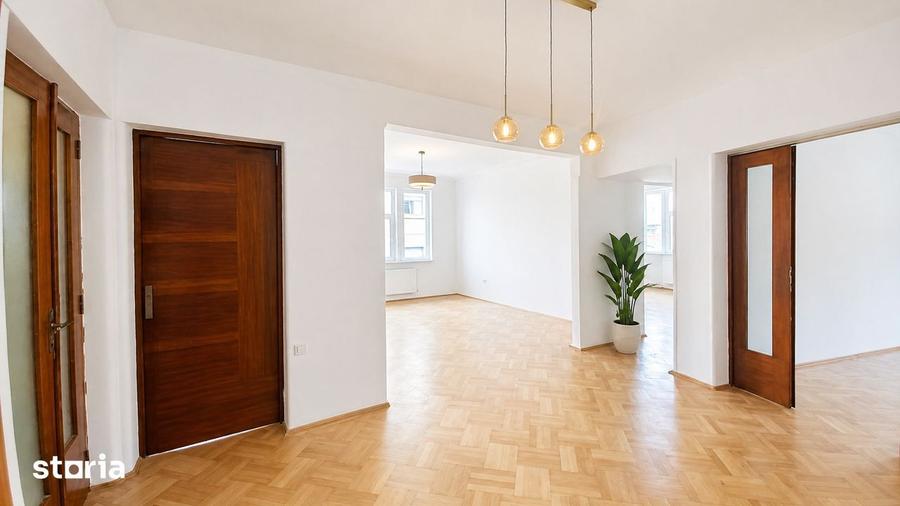 Apartament cu 4 camere decomandat în Universitate